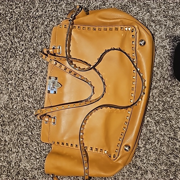🔥1HRSALE🔥Valentino Garavani Rockstud Bag - Picture 16 of 16